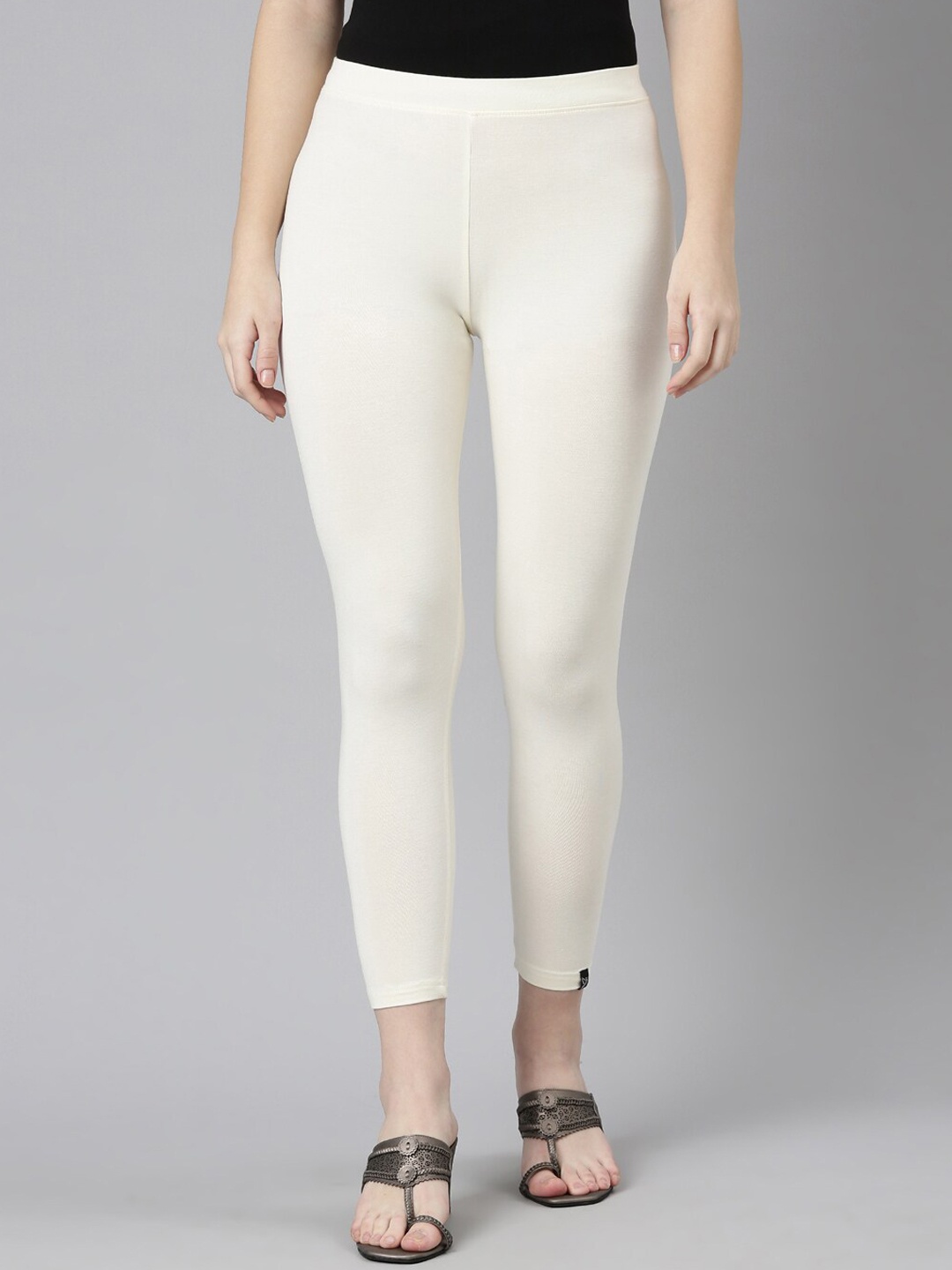 

Twin Birds Women Solid Skinny Fit High Ankle Cropped Leggings, Off white