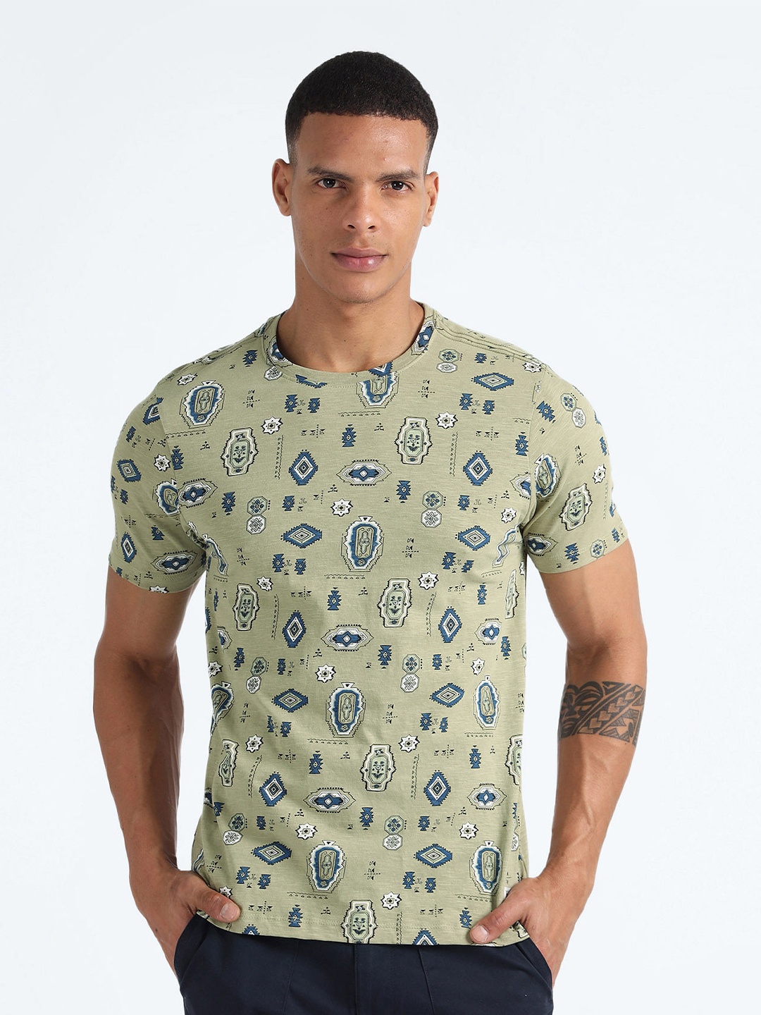 

Flying Machine Graphic Printed Cotton Round Neck Short Sleeves Pockets Casual T-shirt, Green