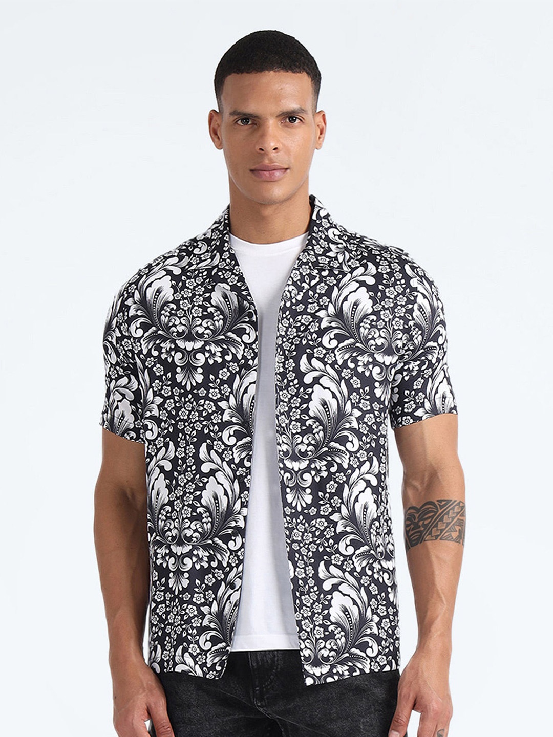 

Flying Machine Opaque Floral Printed Casual Shirt, Black