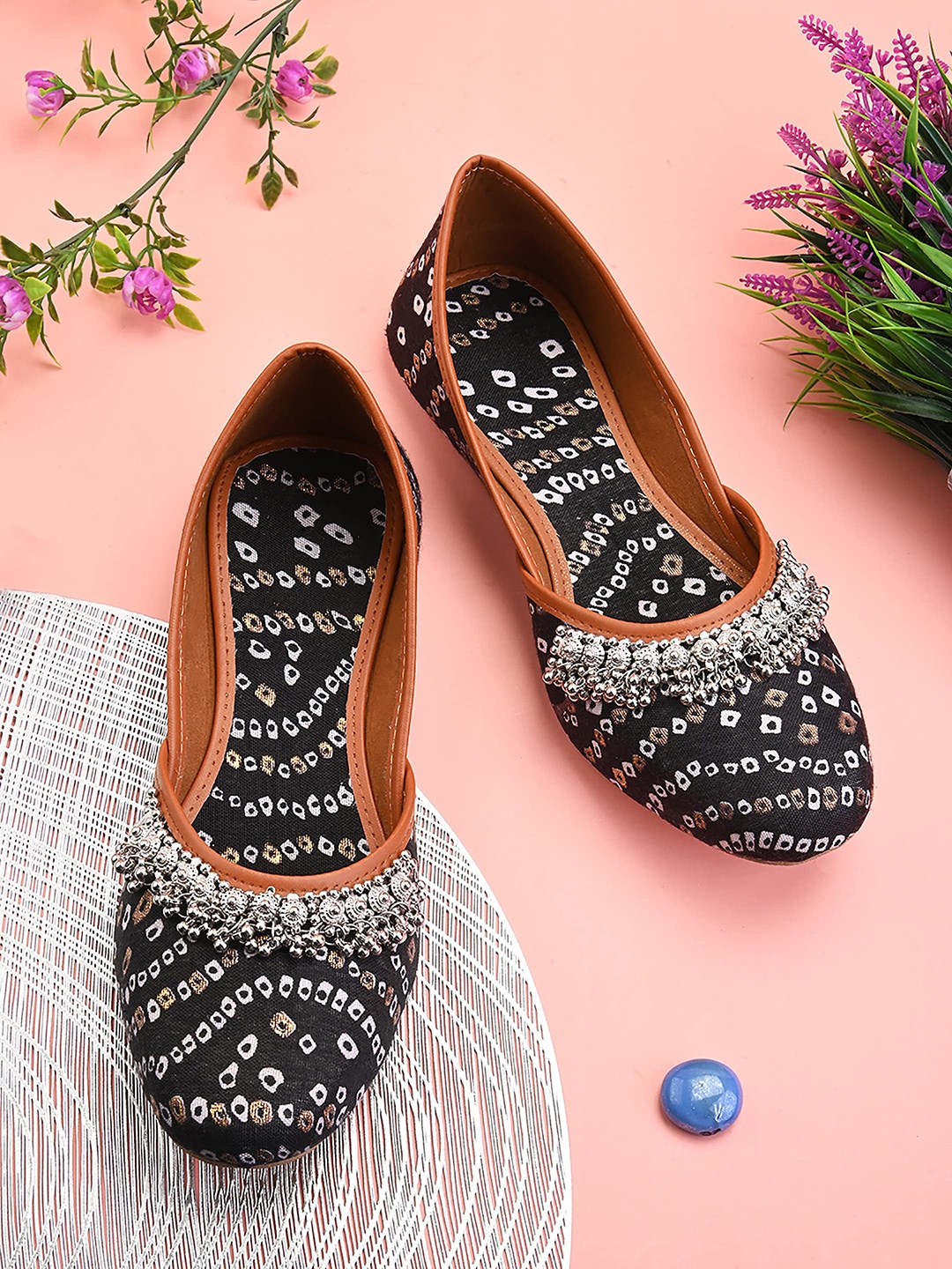 

Apratim Printed Embellished Mojaris, Black