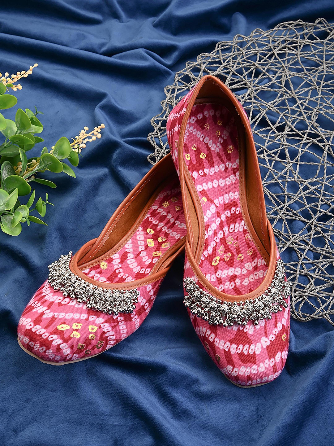 

Apratim Printed Embellished Mojaris, Pink