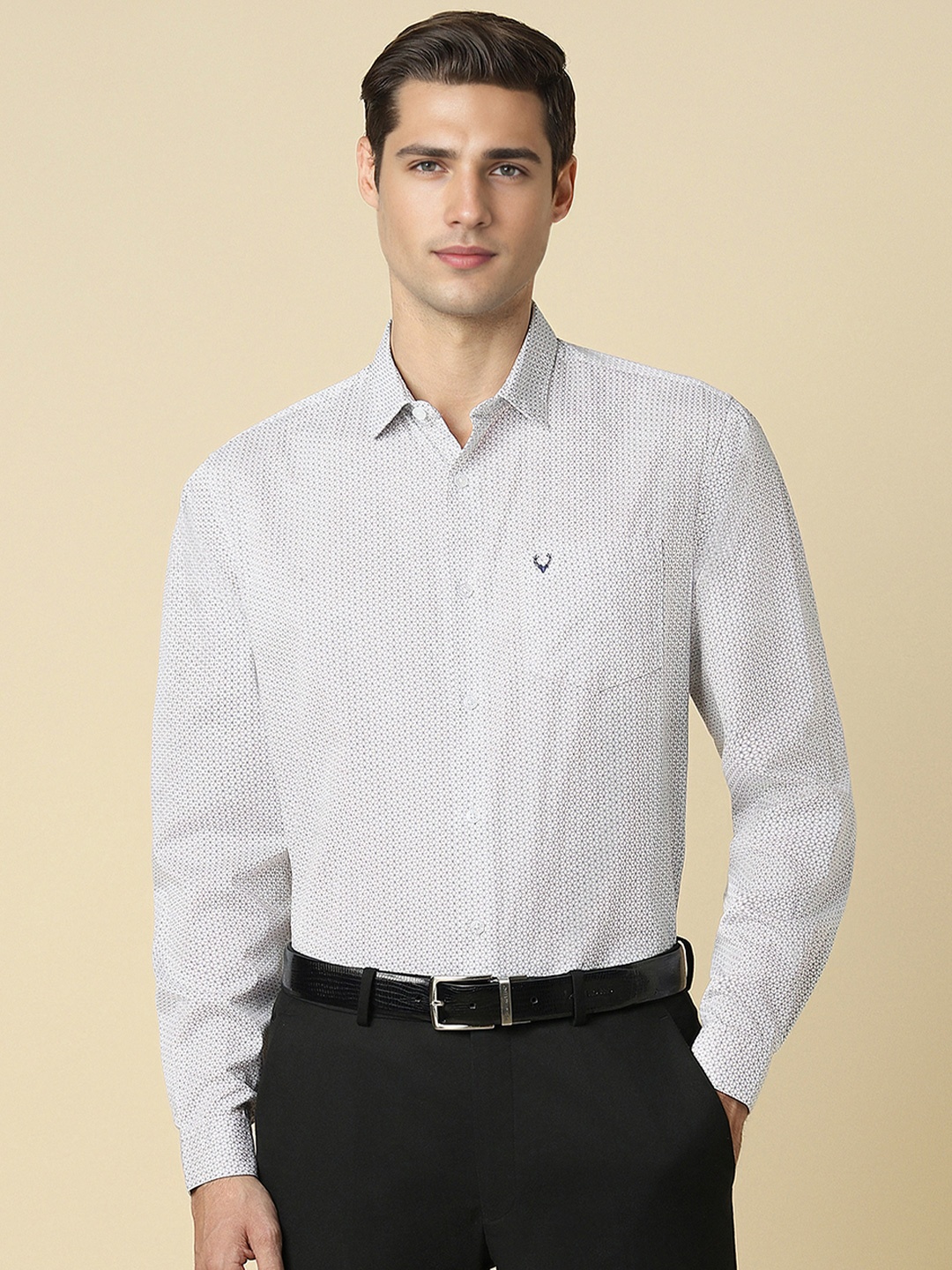 

Allen Solly Men Slim Fit Opaque Striped Formal Shirt, White