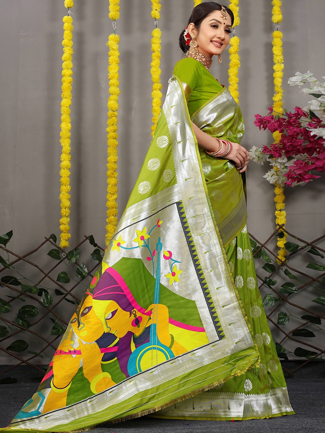 

PATIALAPICKS Woven Design Zari Pure Silk Kanjeevaram Saree, Lime green