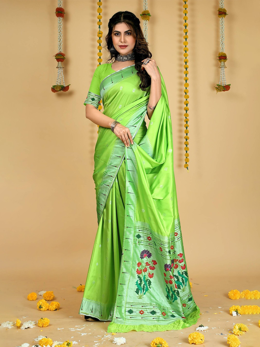 

PATIALAPICKS Woven Design Zari Pure Silk Kanjeevaram Saree, Lime green