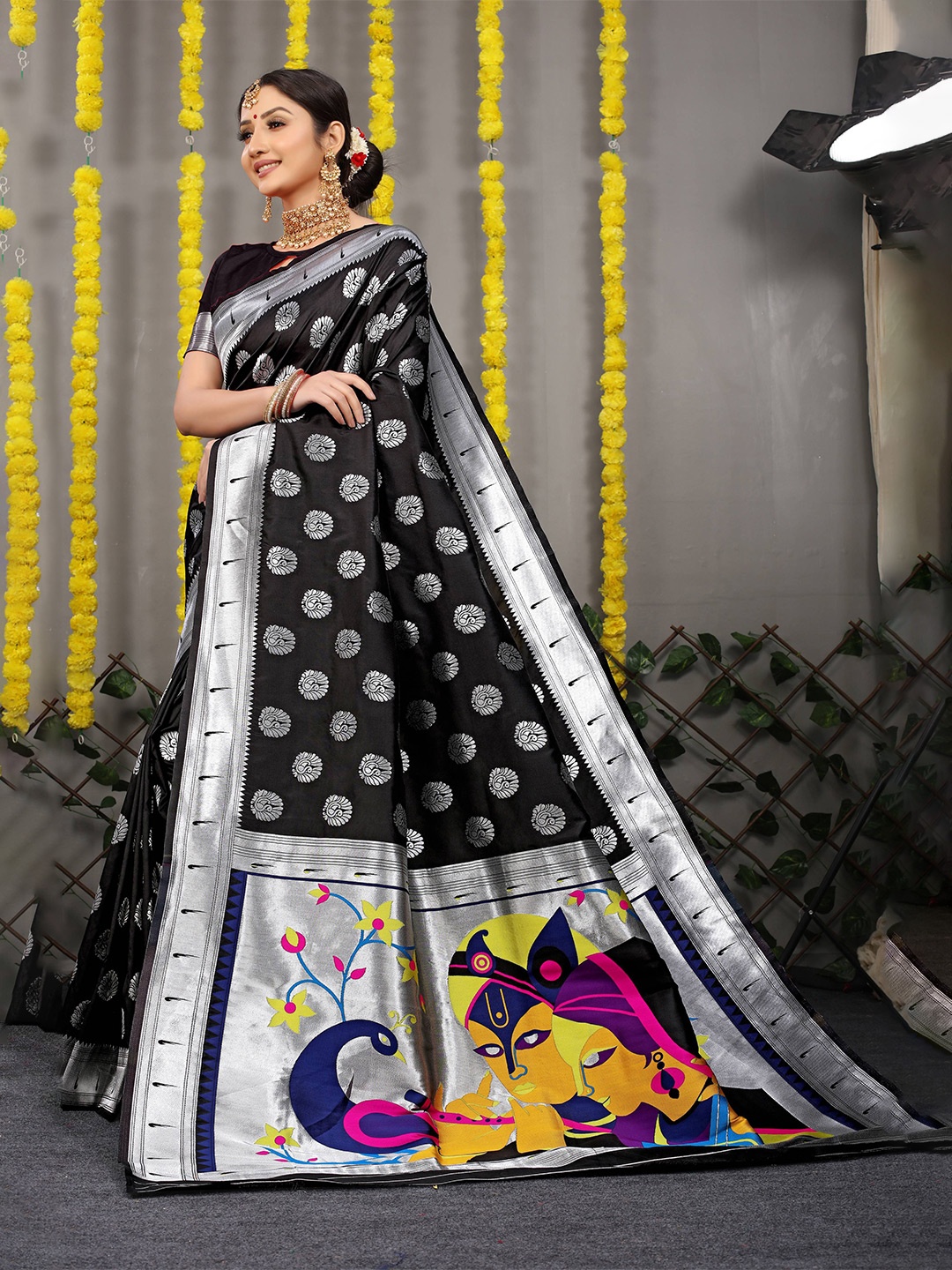 

PATIALAPICKS Ethnic Motifs Woven Design Zari Pure Silk Kanjeevaram Saree, Black