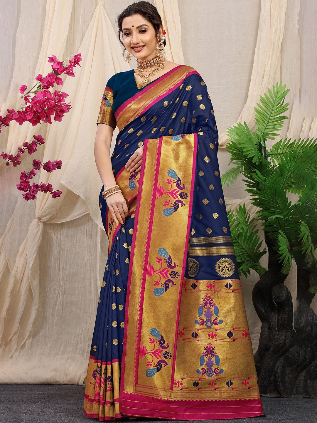 

PATIALAPICKS Woven Design Zari Pure Silk Kanjeevaram Saree, Navy blue