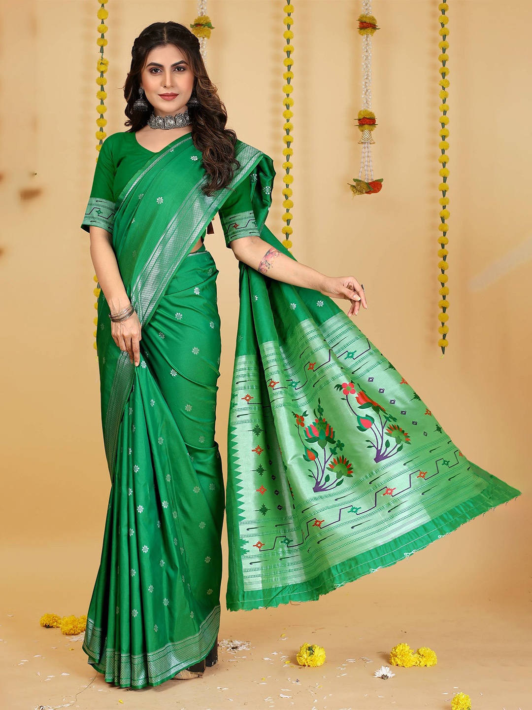 

PATIALAPICKS Woven Design Zari Pure Silk Kanjeevaram Saree, Green