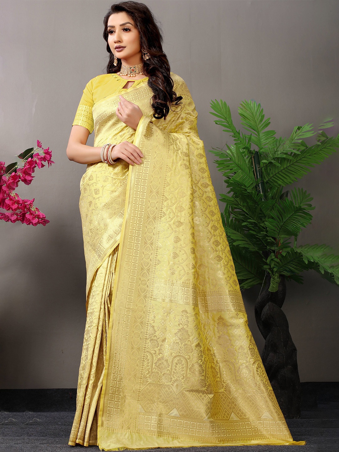 

PATIALAPICKS Woven Design Zari Pure Silk Kanjeevaram Saree, Yellow