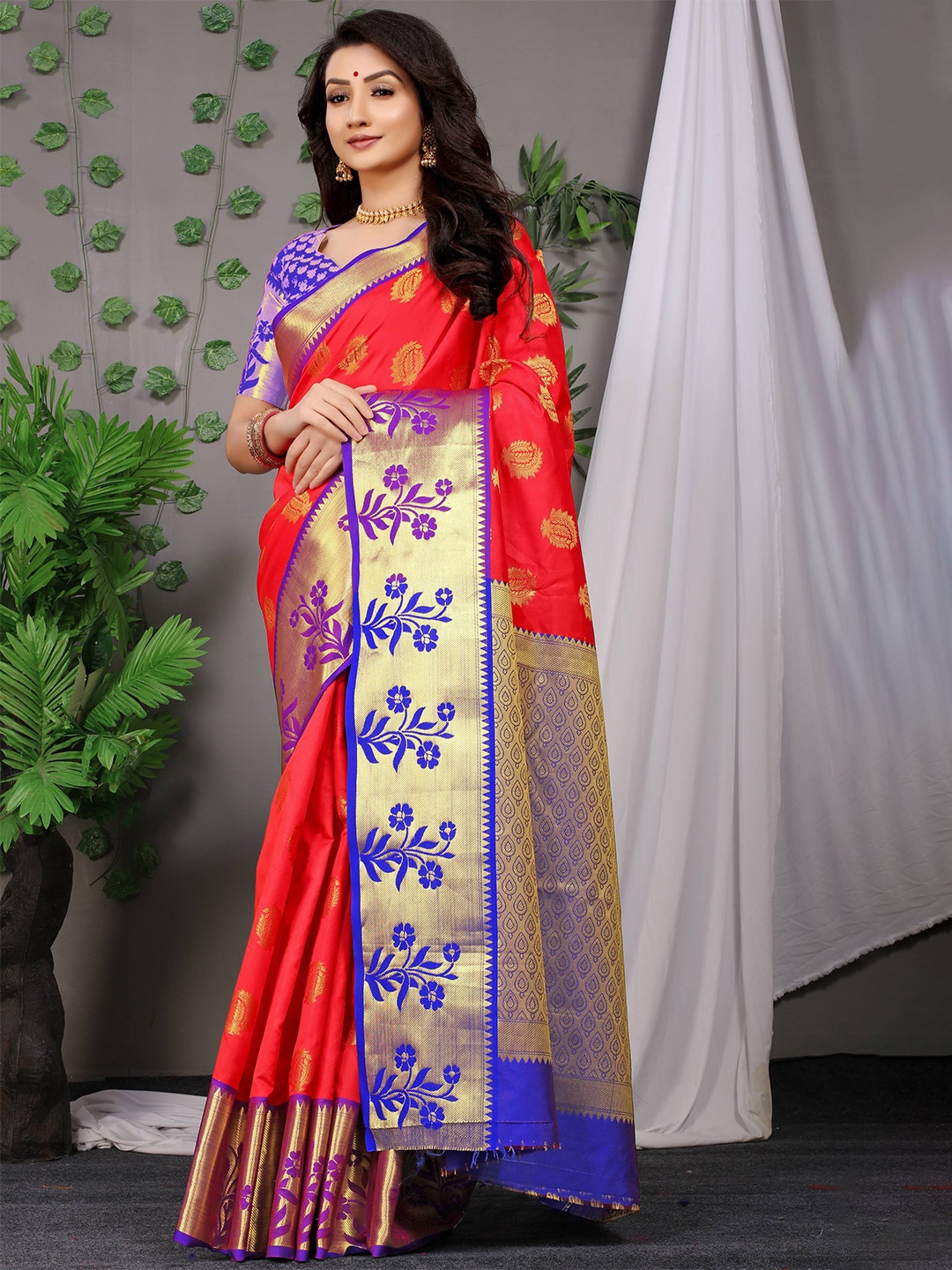 

PATIALAPICKS Ethnic Motifs Zari Pure Silk Kanjeevaram Saree, Red