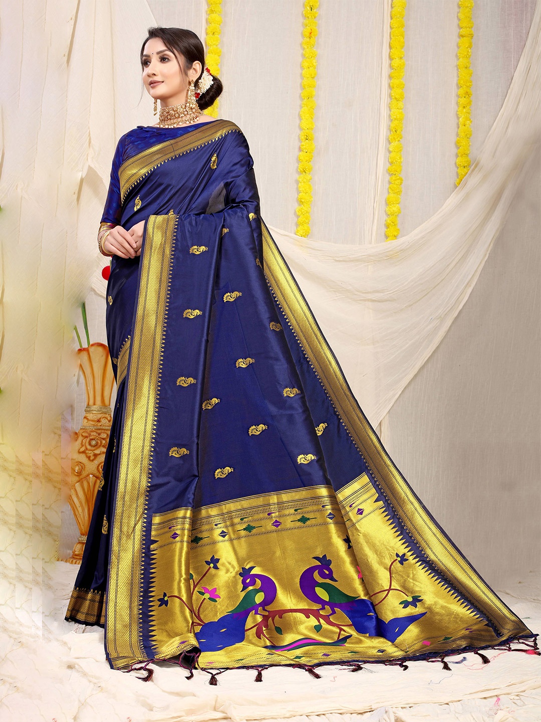 

PATIALAPICKS Woven Design Zari Pure Silk Kanjeevaram Saree, Navy blue