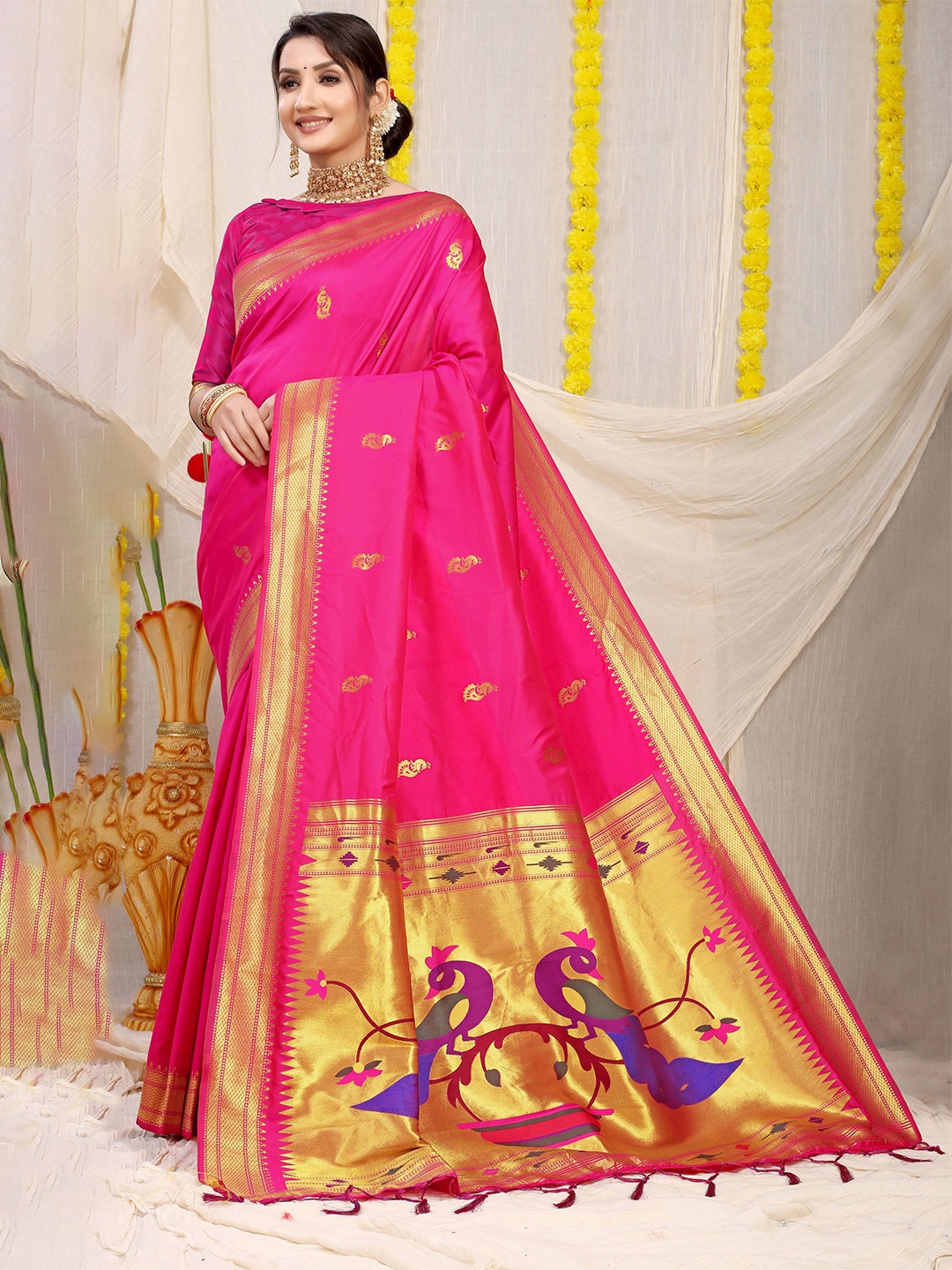 

PATIALAPICKS Woven Design Zari Pure Silk Kanjeevaram Saree, Pink