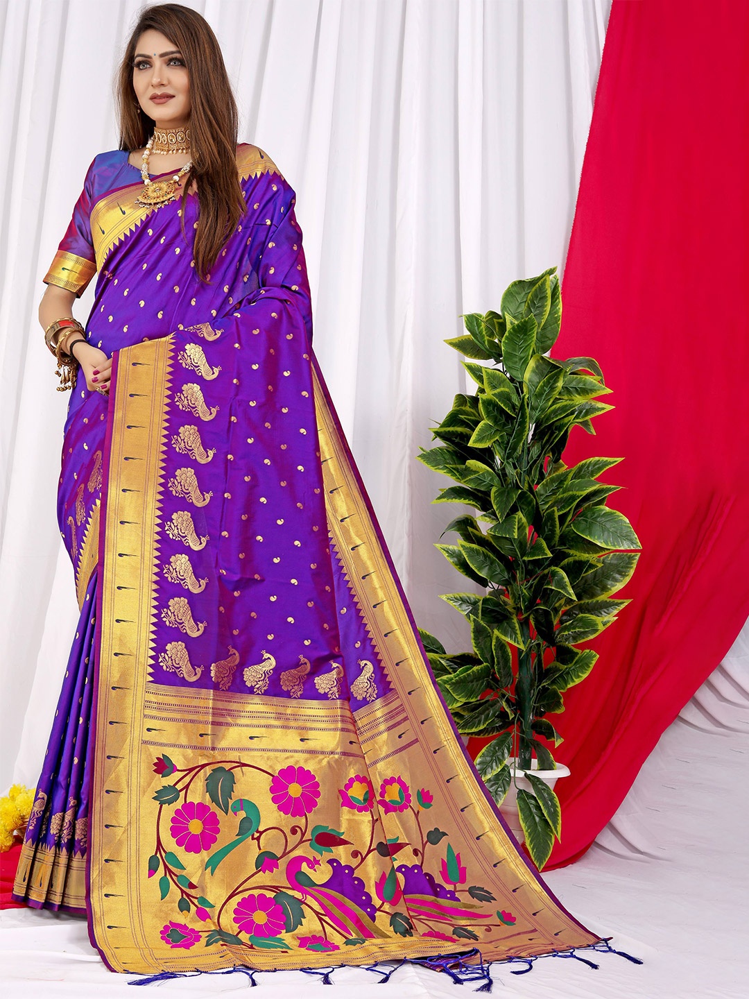 

PATIALAPICKS Woven Design Ethnic Motifs Zari Pure Silk Kanjeevaram Saree, Purple