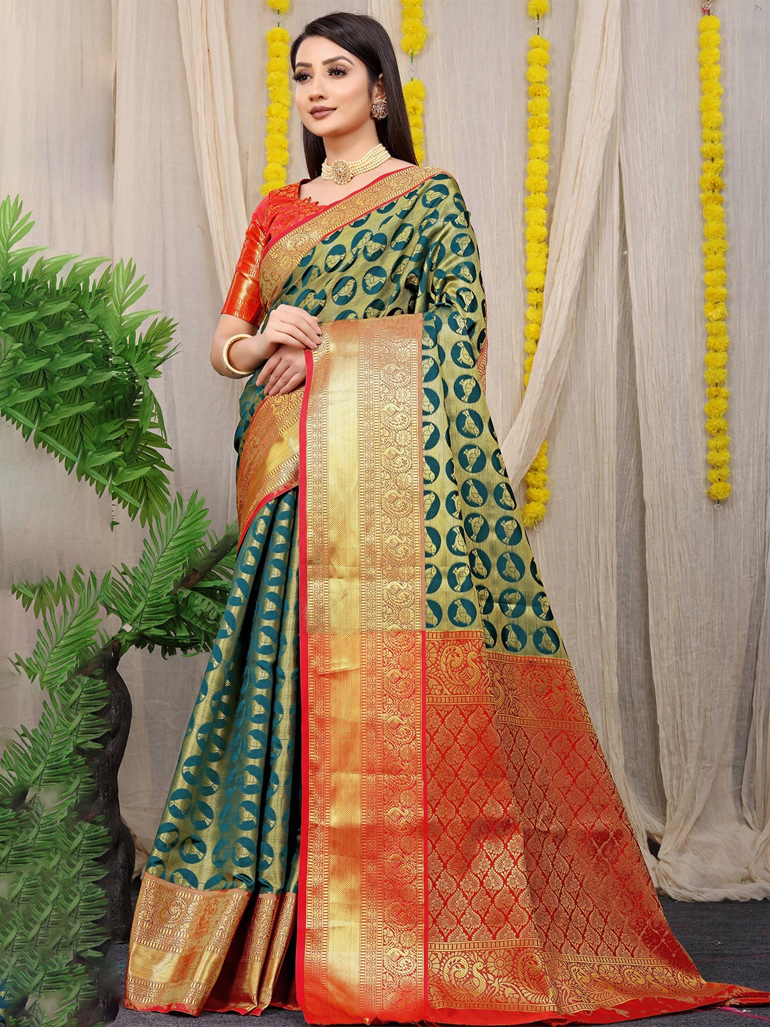 

PATIALAPICKS Woven Design Zari Pure Silk Heavy Work Kanjeevaram Saree, Green