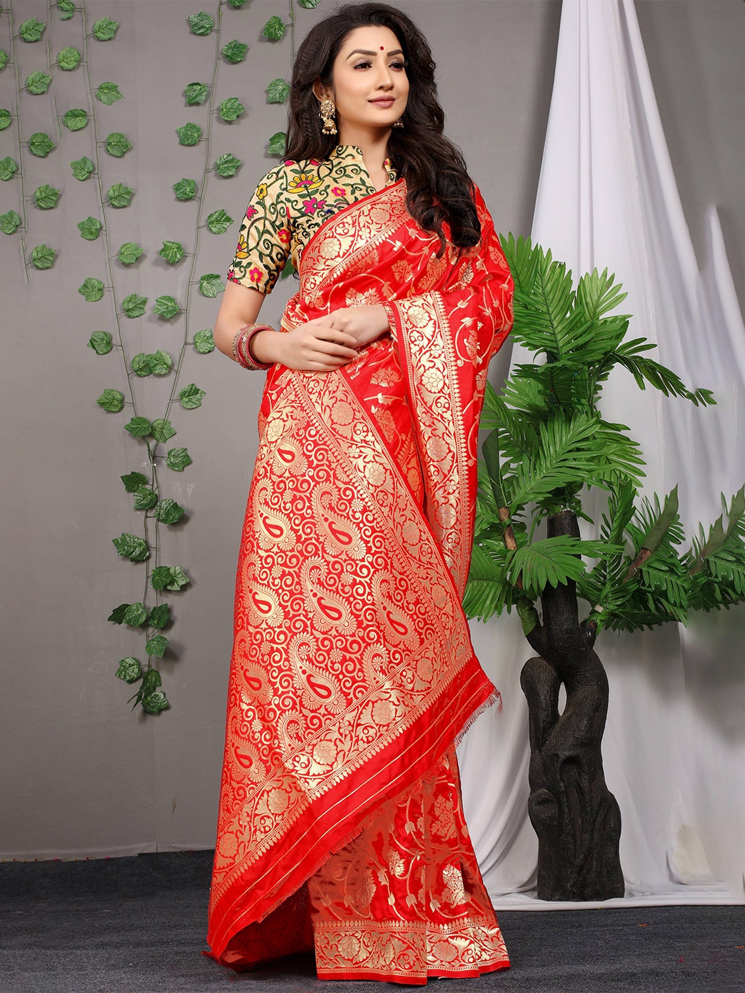

PATIALAPICKS Ethnic Motifs Woven Design Zari Pure Silk Kanjeevaram Saree, Red