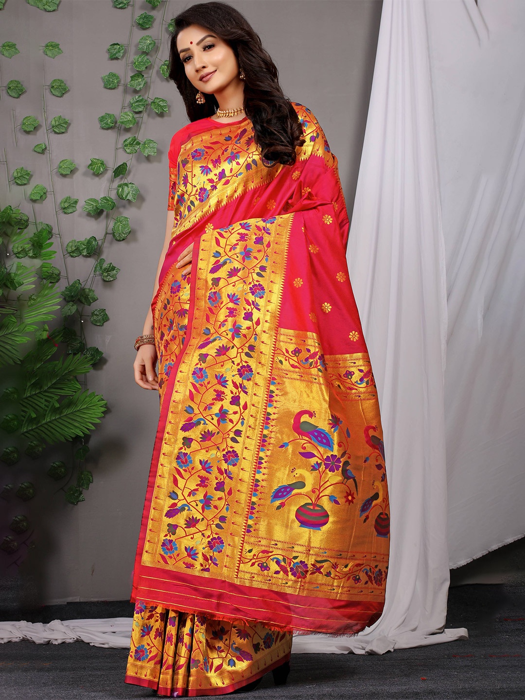 

PATIALAPICKS Woven Design Zari Pure Silk Kanjeevaram Saree, Red