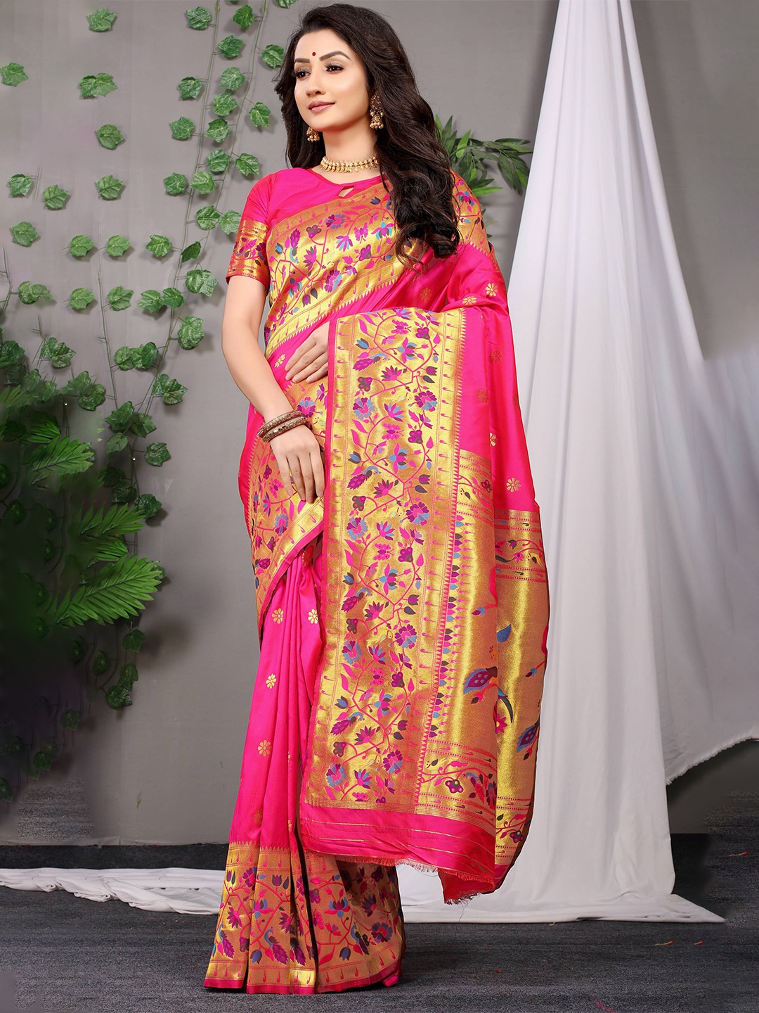 

PATIALAPICKS Woven Design Zari Pure Silk Kanjeevaram Saree, Pink