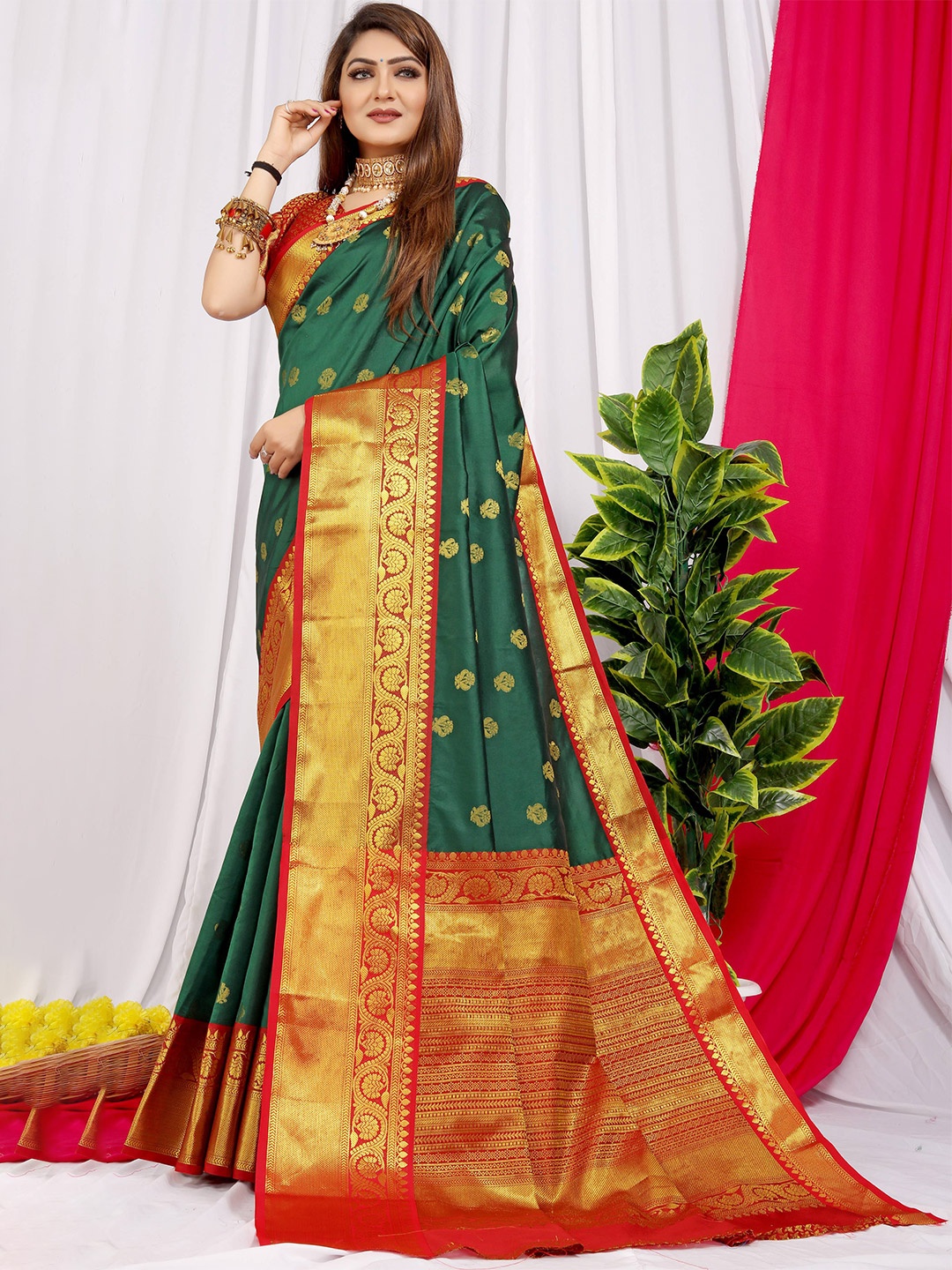 

PATIALAPICKS Woven Design Zari Pure Silk Kanjeevaram Saree, Green