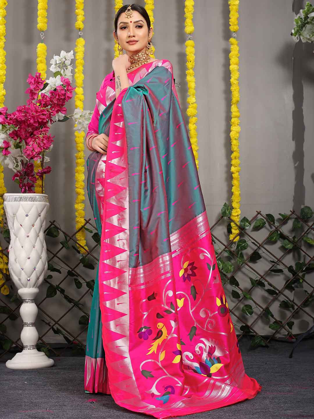 

PATIALAPICKS Woven Design Zari Pure Silk Kanjeevaram Saree, Green