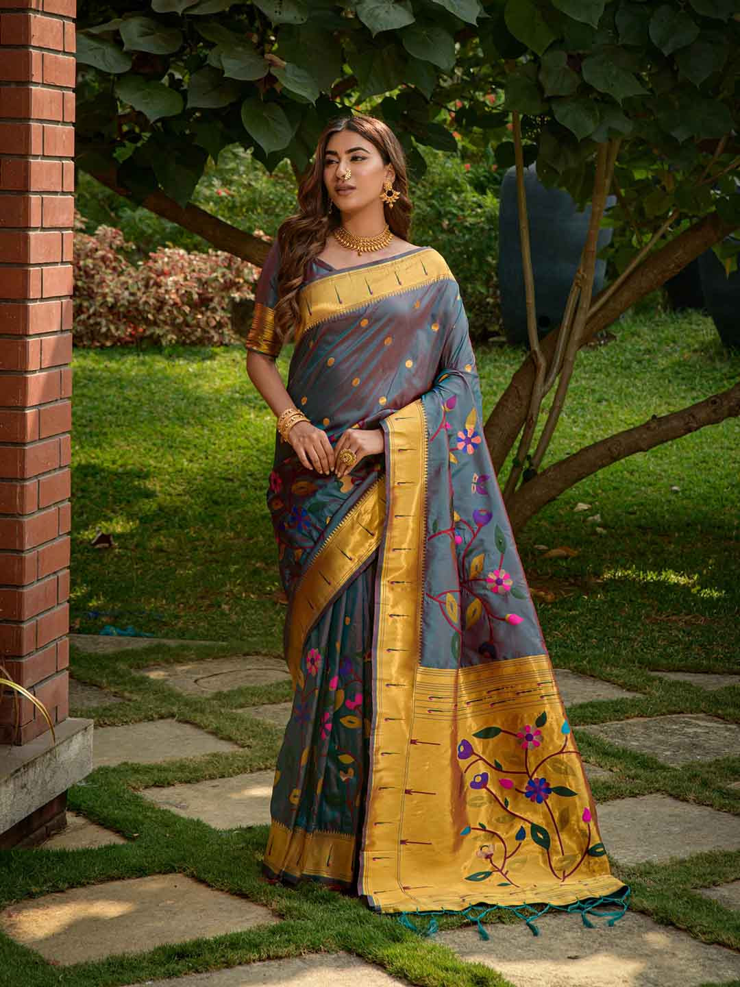 

PATIALAPICKS Woven Design Zari Pure Silk Kanjeevaram Saree, Green