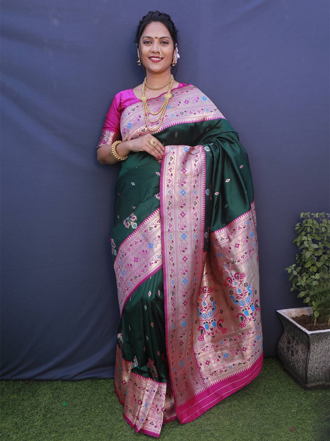

PATIALAPICKS Ethnic Motifs Woven Design Zari Pure Silk Kanjeevaram Saree, Green