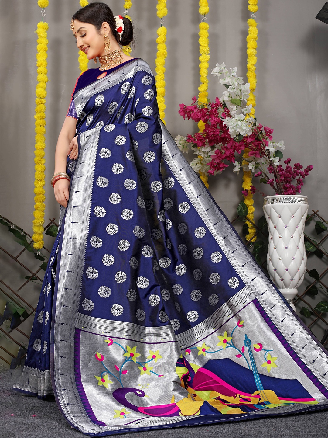 

PATIALAPICKS Ethnic Motifs Woven Design Zari Pure Silk Kanjeevaram Saree, Navy blue