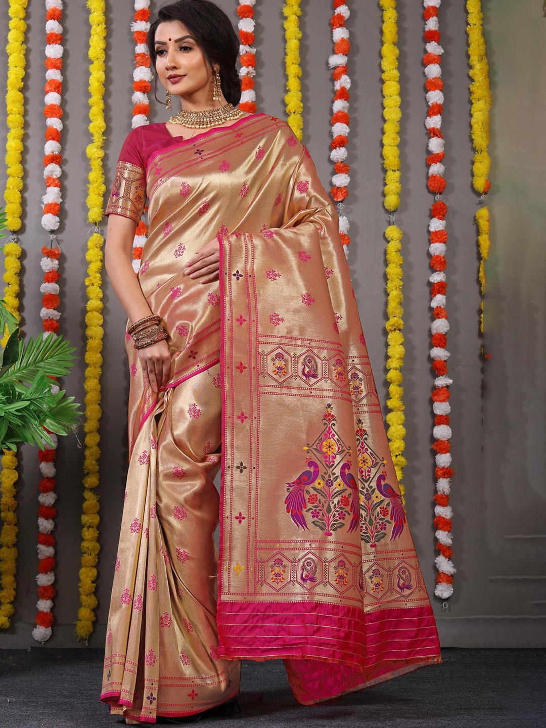 

PATIALAPICKS Woven Design Zari Pure Silk Kanjeevaram Saree, Pink