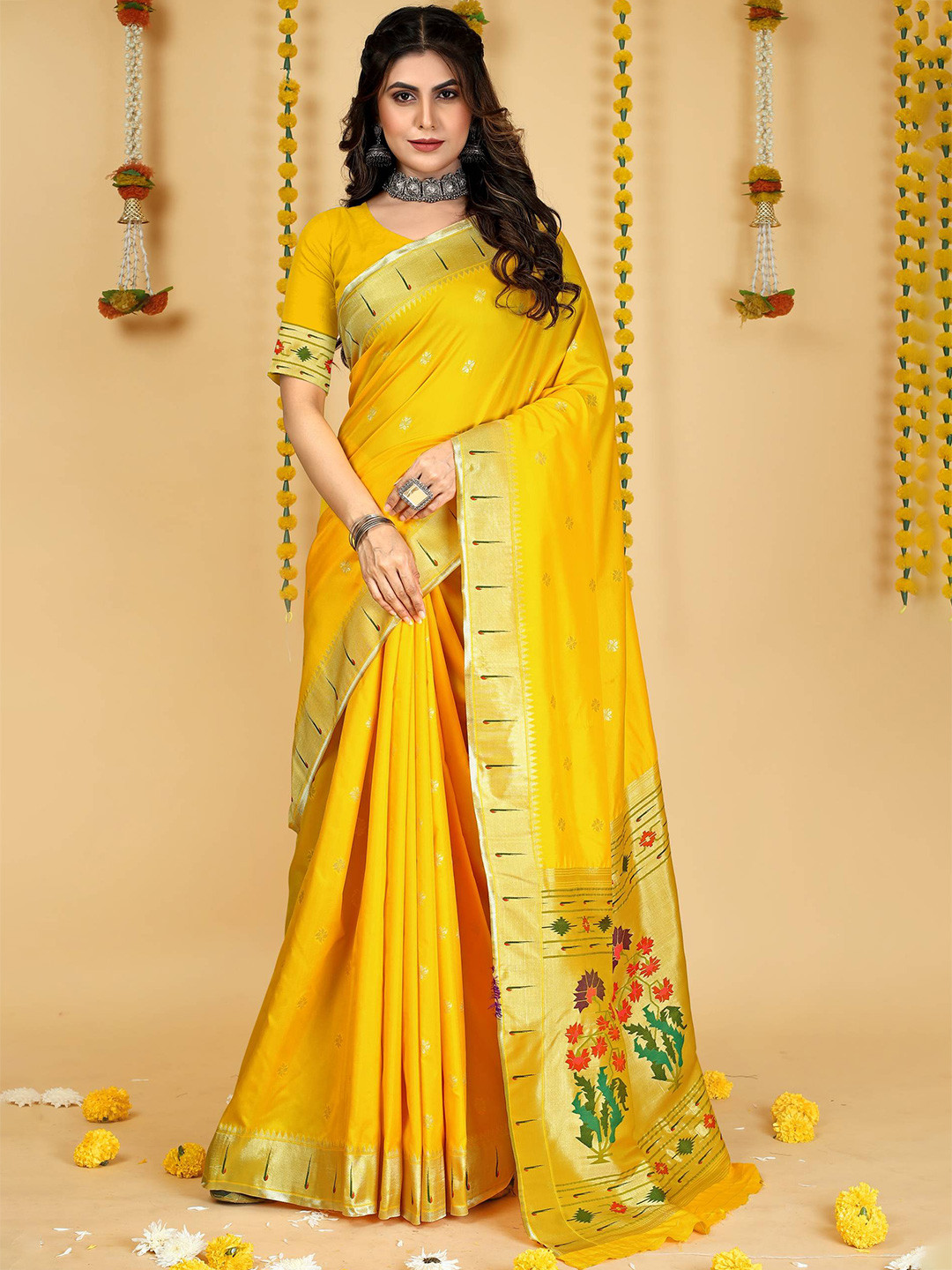 

PATIALAPICKS Ethnic Motifs Zari Pure Silk Kanjeevaram Saree, Yellow