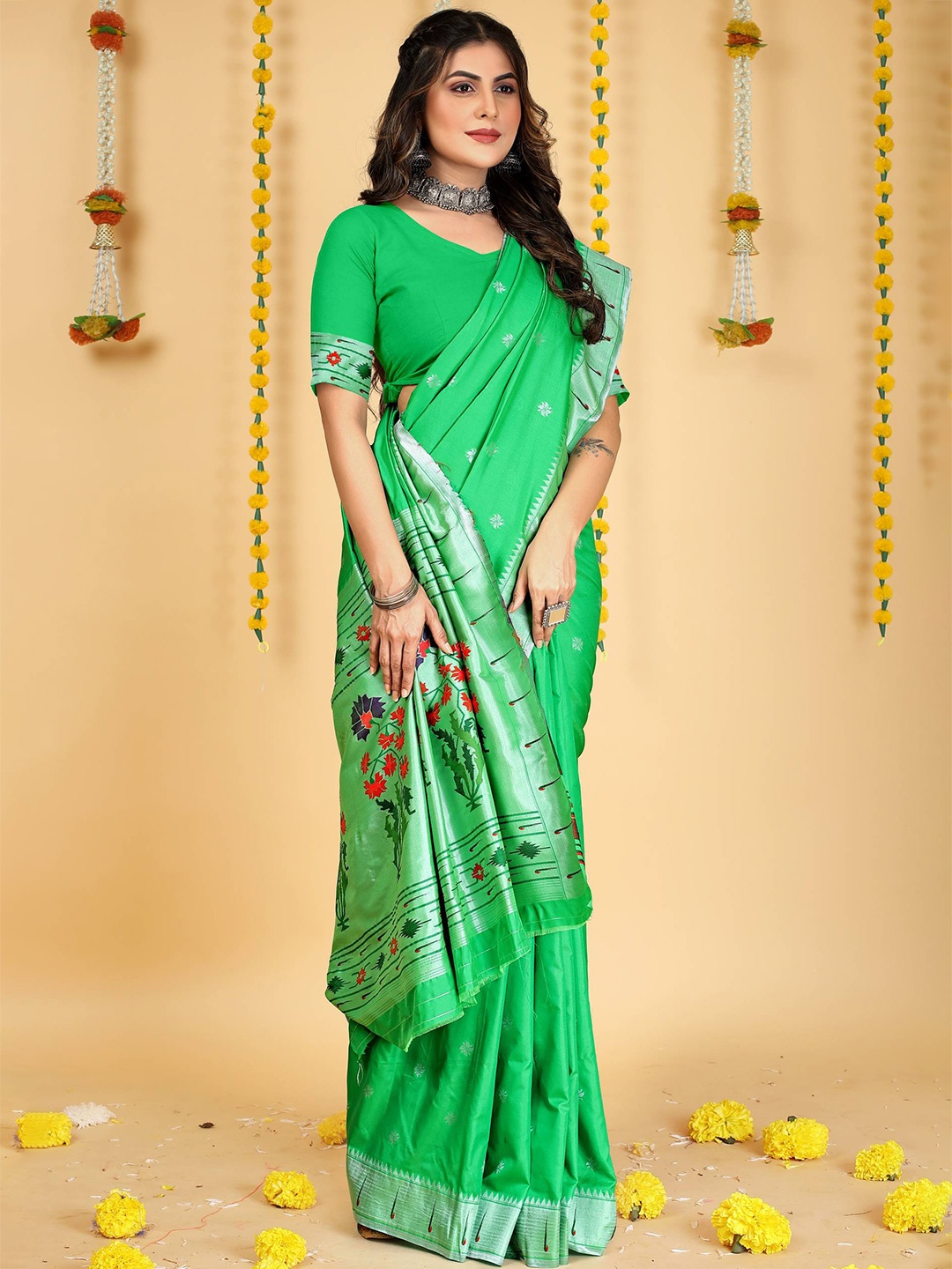 

PATIALAPICKS Woven Design Zari Pure Silk Kanjeevaram Saree, Green