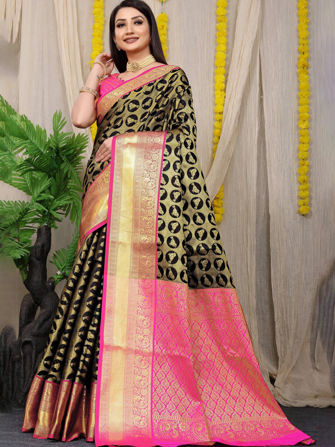 

PATIALAPICKS Woven Design Zari Pure Silk Heavy Work Kanjeevaram Saree, Black