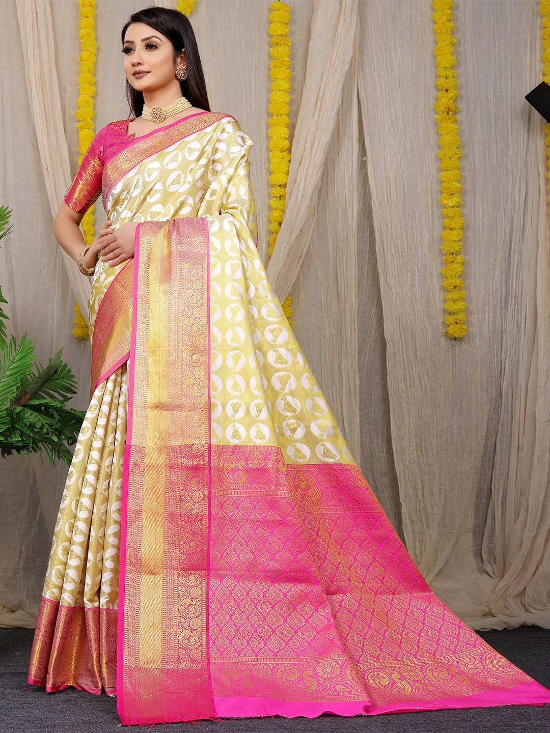 

PATIALAPICKS Woven Design Zari Pure Silk Kanjeevaram Saree, Cream
