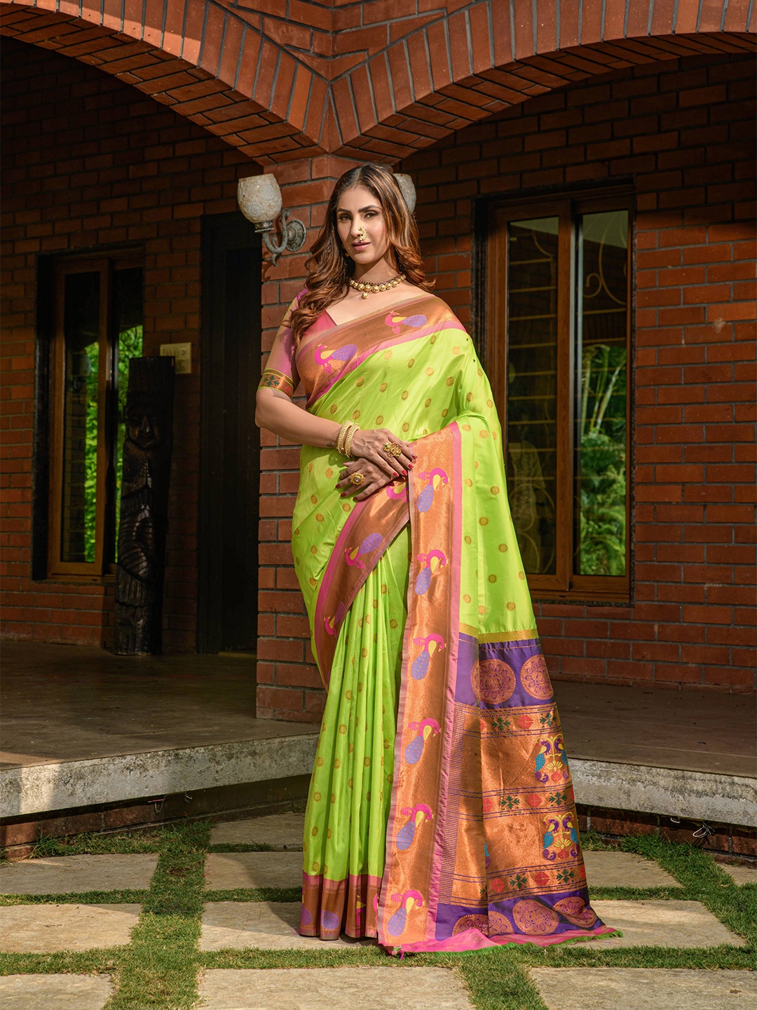 

PATIALAPICKS Woven Design Zari Pure Silk Kanjeevaram Saree, Lime green