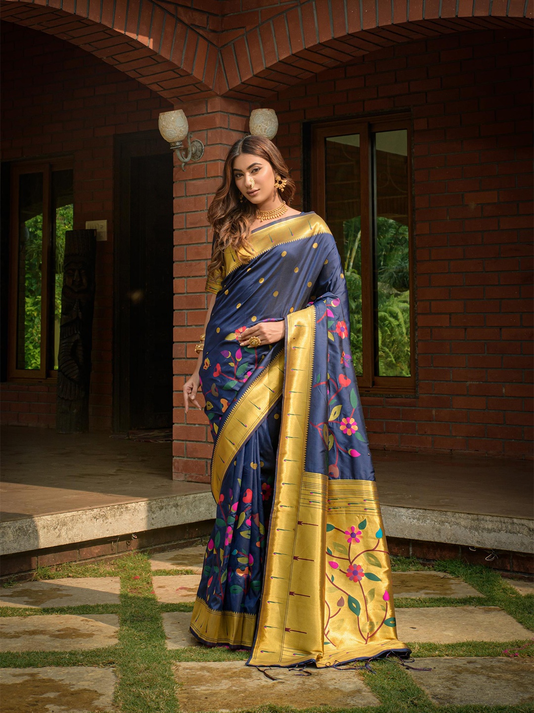 

PATIALAPICKS Floral Woven Design Zari Pure Silk Kanjeevaram Saree, Navy blue