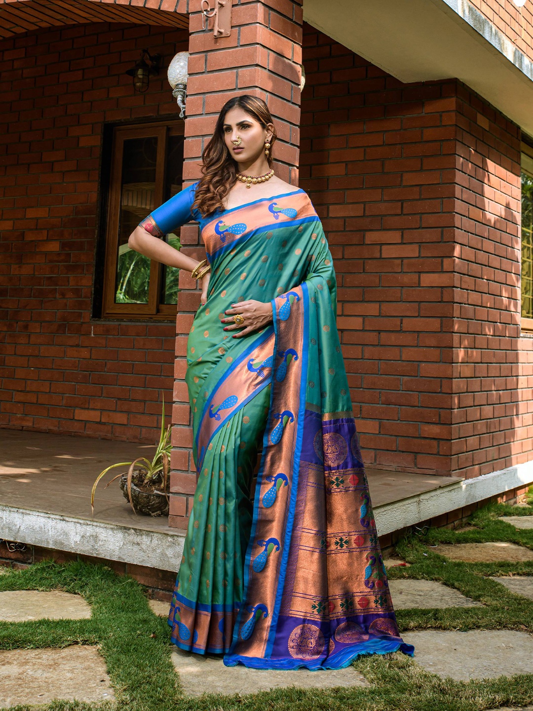

PATIALAPICKS Ethnic Motifs Woven Design Zari Pure Silk Paithani Saree, Green