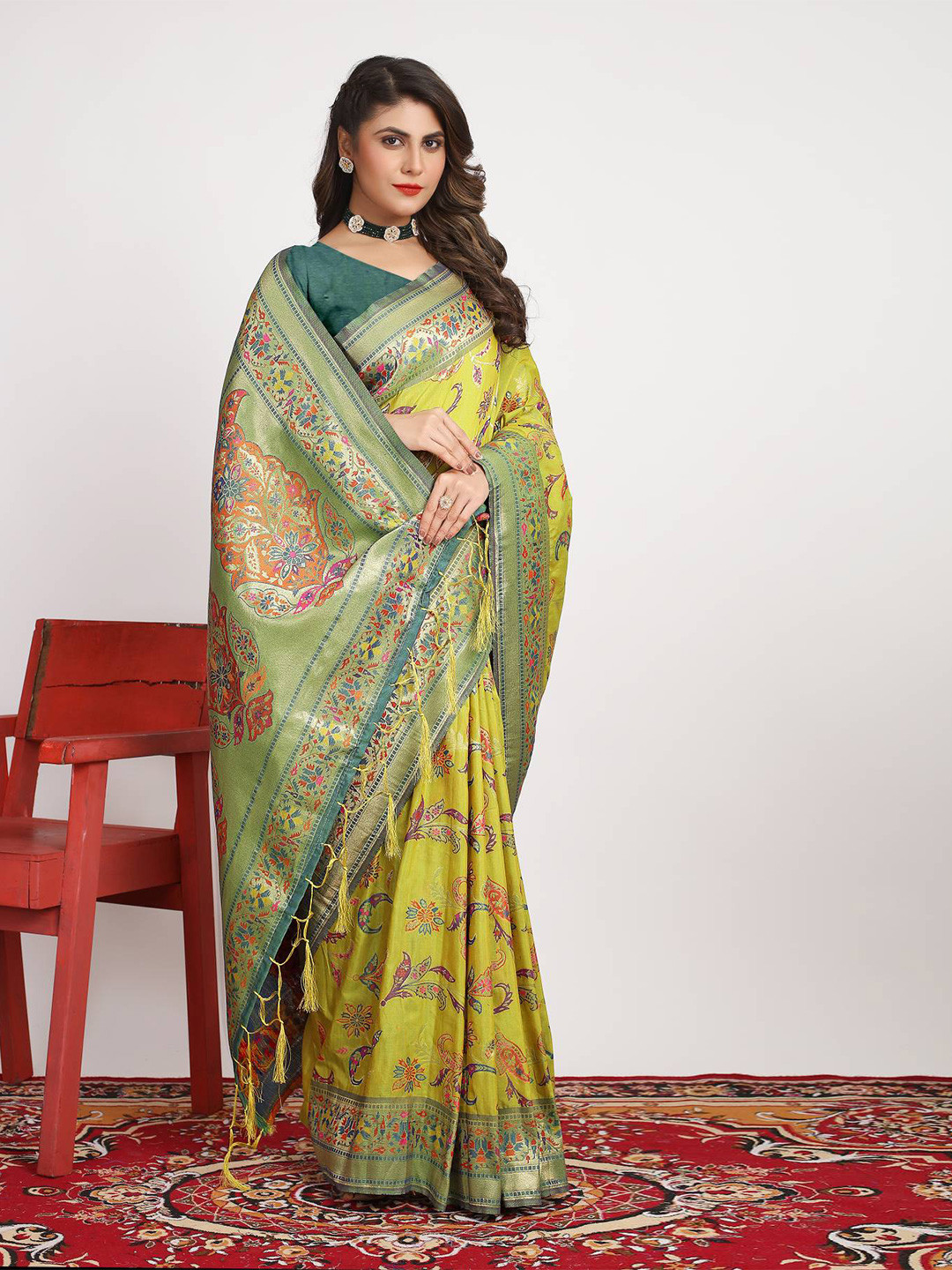 

PATIALAPICKS Woven Design Zari Pure Silk Kanjeevaram Saree, Lime green