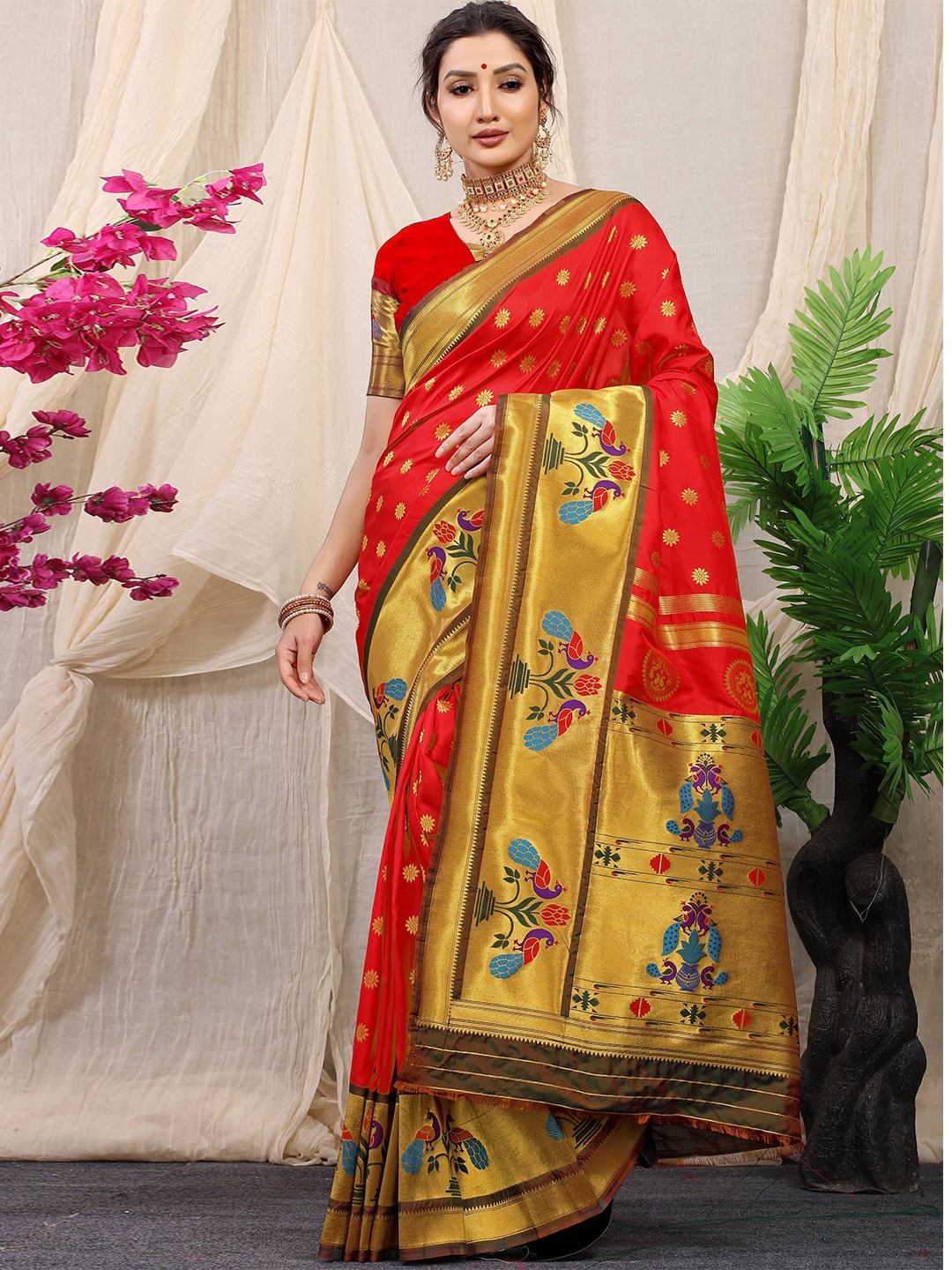 

PATIALAPICKS Woven Design Zari Pure Silk Kanjeevaram Saree, Red