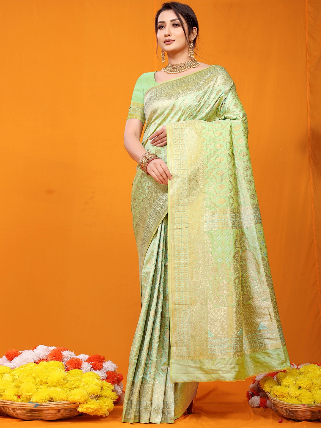 

PATIALAPICKS Woven Design Zari Pure Silk Kanjeevaram Saree, Lime green