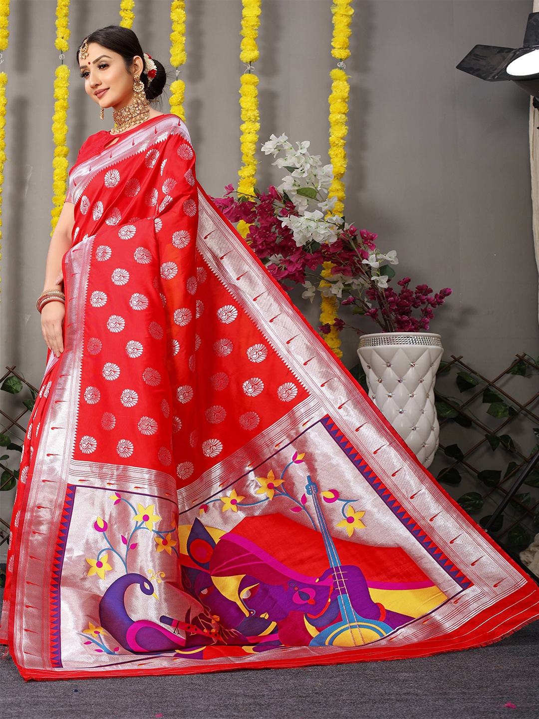 

PATIALAPICKS Woven Design Ethnic Motifs Zari Pure Silk Kanjeevaram Saree, Red