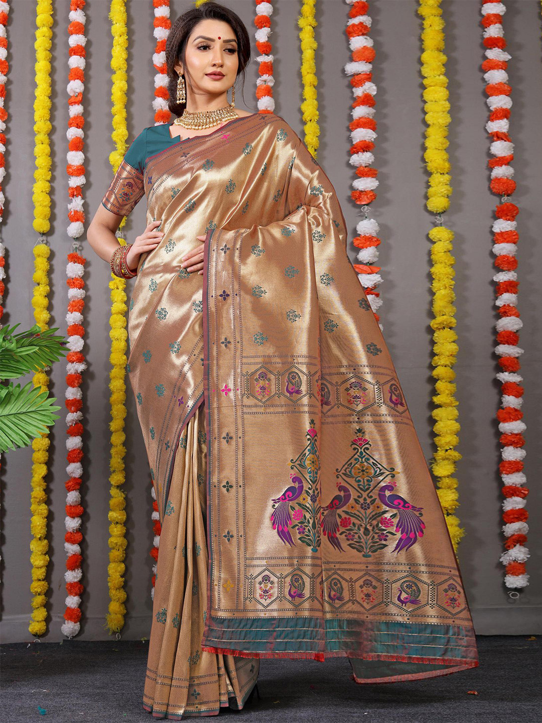 

PATIALAPICKS Ethnic Motifs Zari Pure Silk Kanjeevaram Saree, Gold