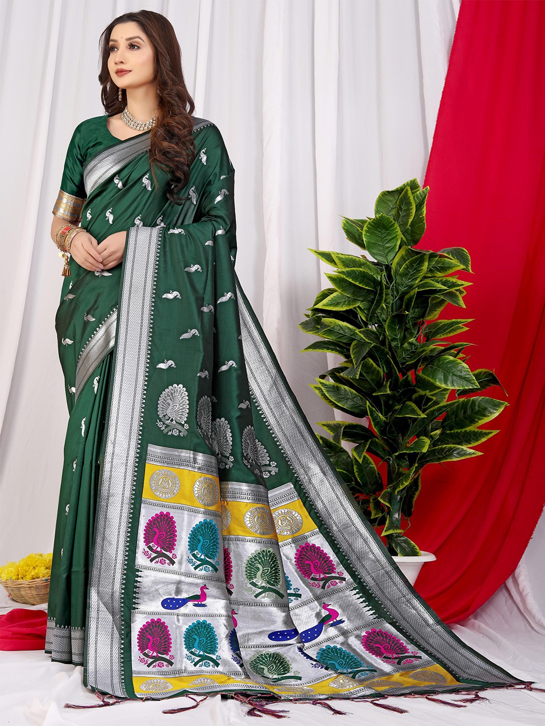 

PATIALAPICKS Ethnic Motifs Woven Design Zari Pure Silk Paithani Saree, Green
