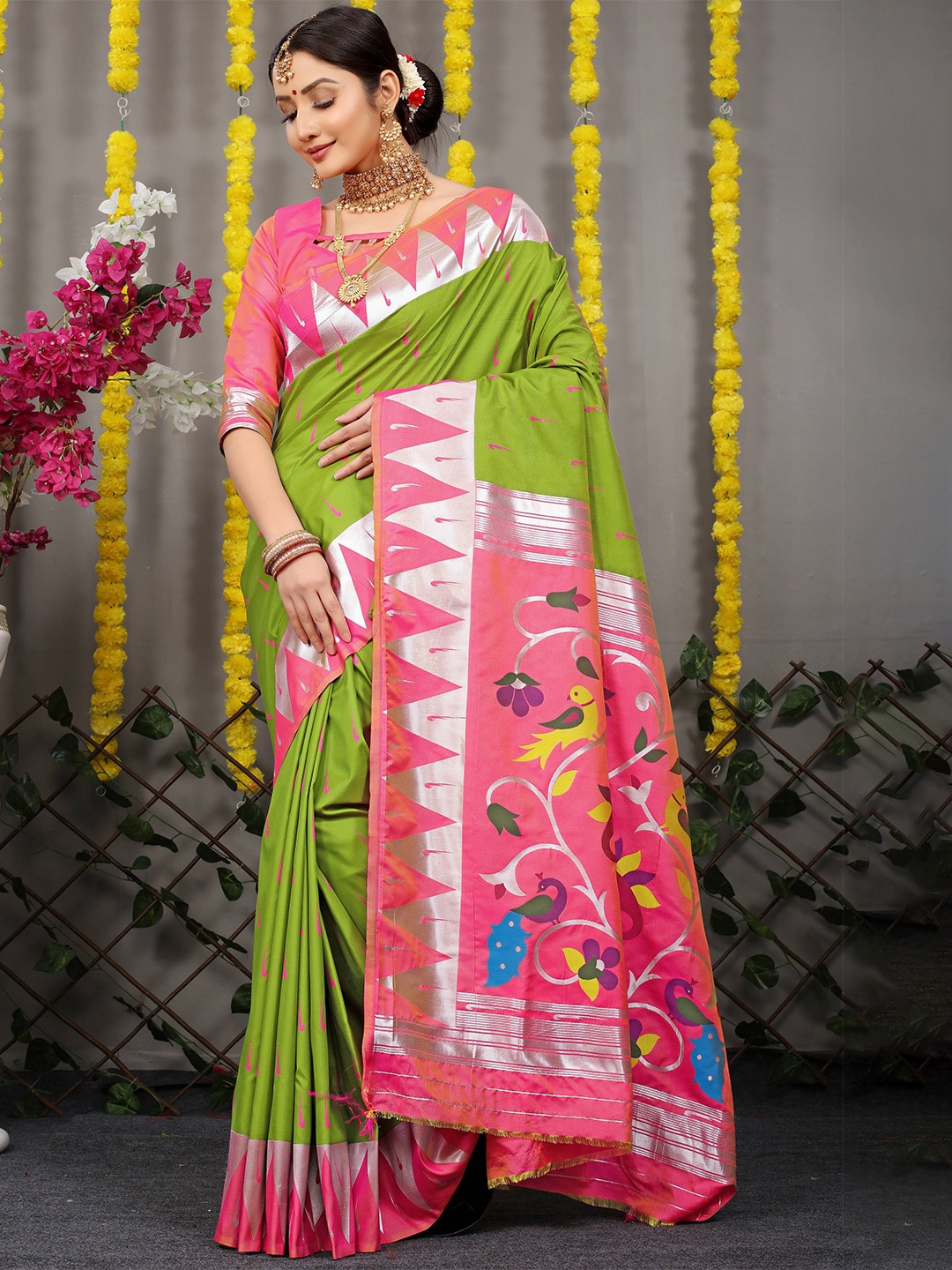

PATIALAPICKS Woven Design Zari Pure Silk Kanjeevaram Saree, Lime green