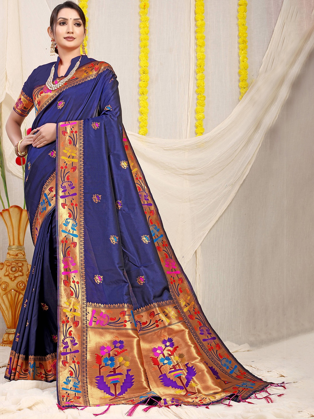 

PATIALAPICKS Woven Design Zari Pure Silk Kanjeevaram Saree, Navy blue