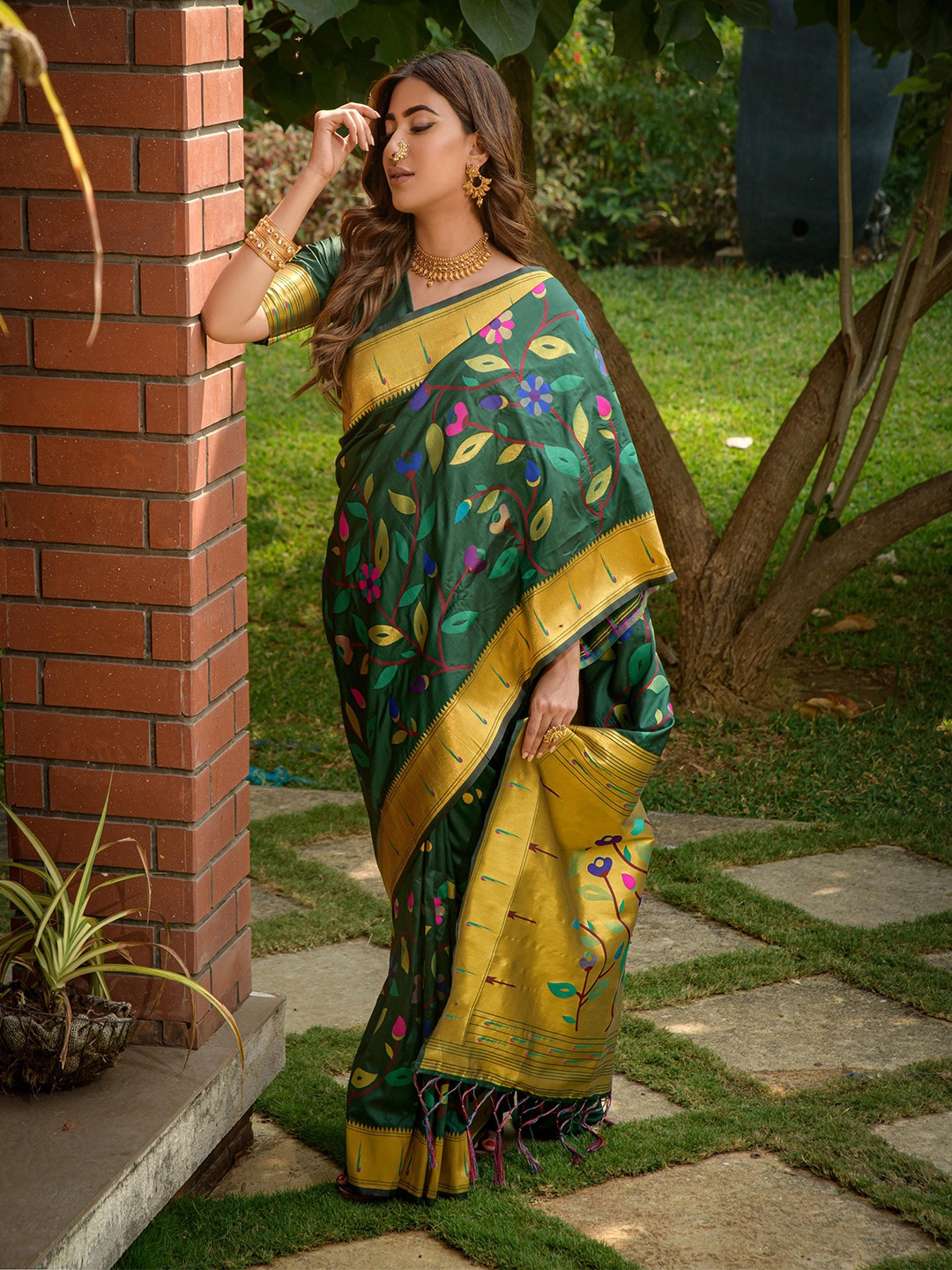 

PATIALAPICKS Woven Design Zari Pure Silk Kanjeevaram Saree, Green