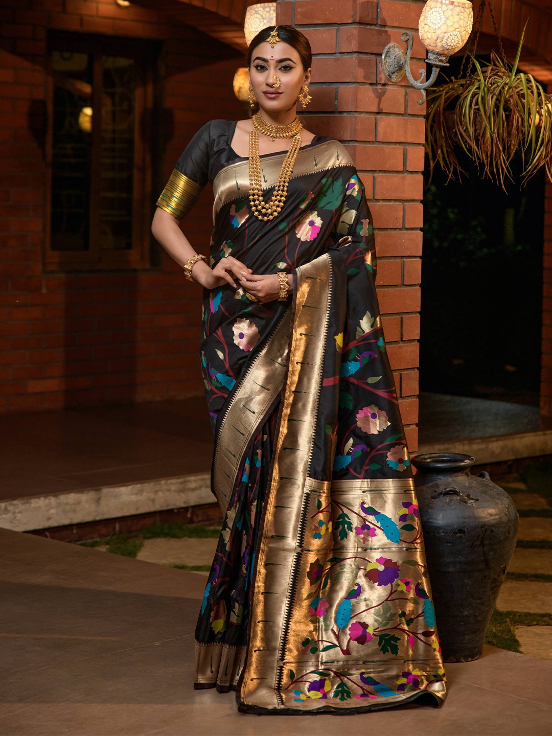 

PATIALAPICKS Woven Design Ethnic Motifs Zari Pure Silk Kanjeevaram Saree, Black