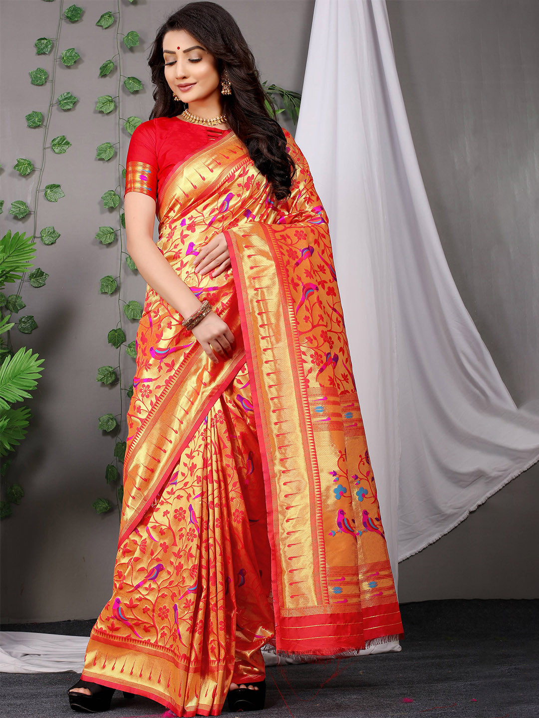 

PATIALAPICKS Ethnic Motifs Woven Design Zari Pure Silk Kanjeevaram Saree, Red