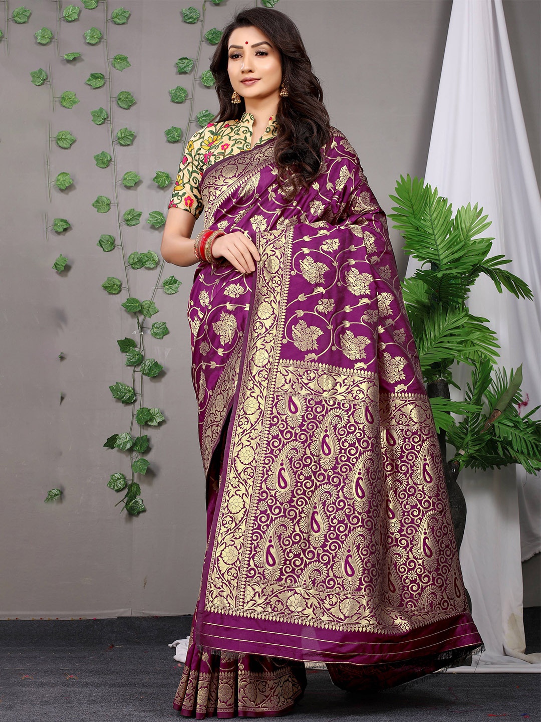 

PATIALAPICKS Woven Design Zari Pure Silk Kanjeevaram Saree, Purple