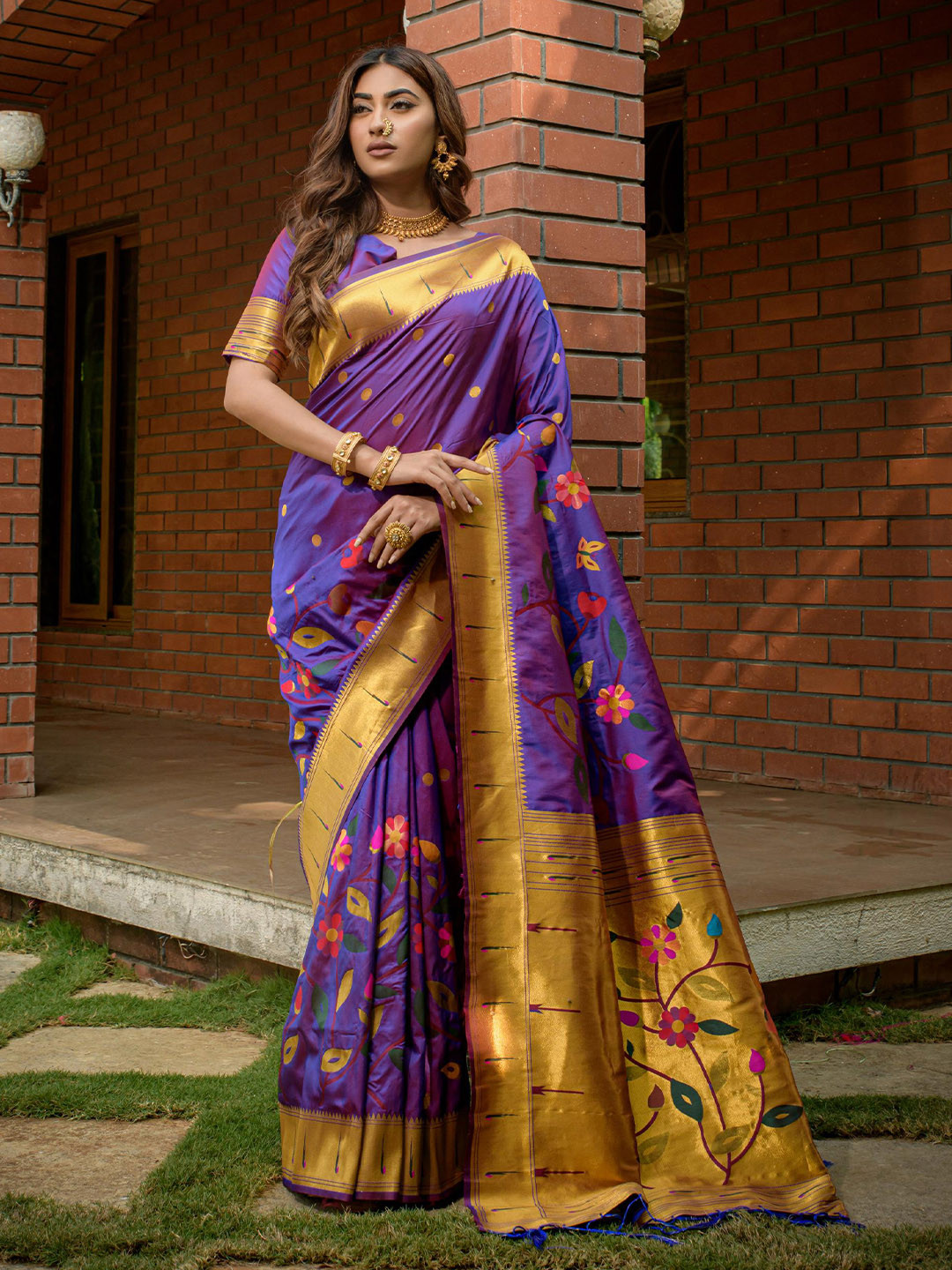 

PATIALAPICKS Floral Woven Design Zari Pure Silk Kanjeevaram Saree, Purple