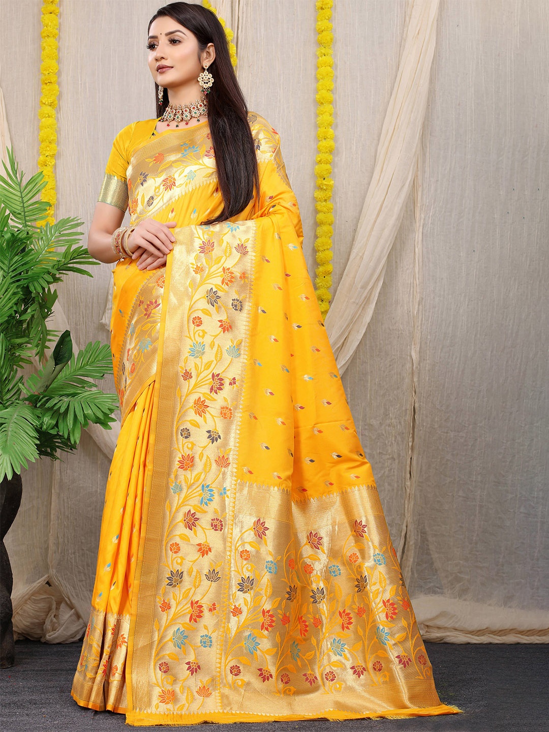 

PATIALAPICKS Ethnic Motifs Woven Design Zari Pure Silk Kanjeevaram Saree, Yellow