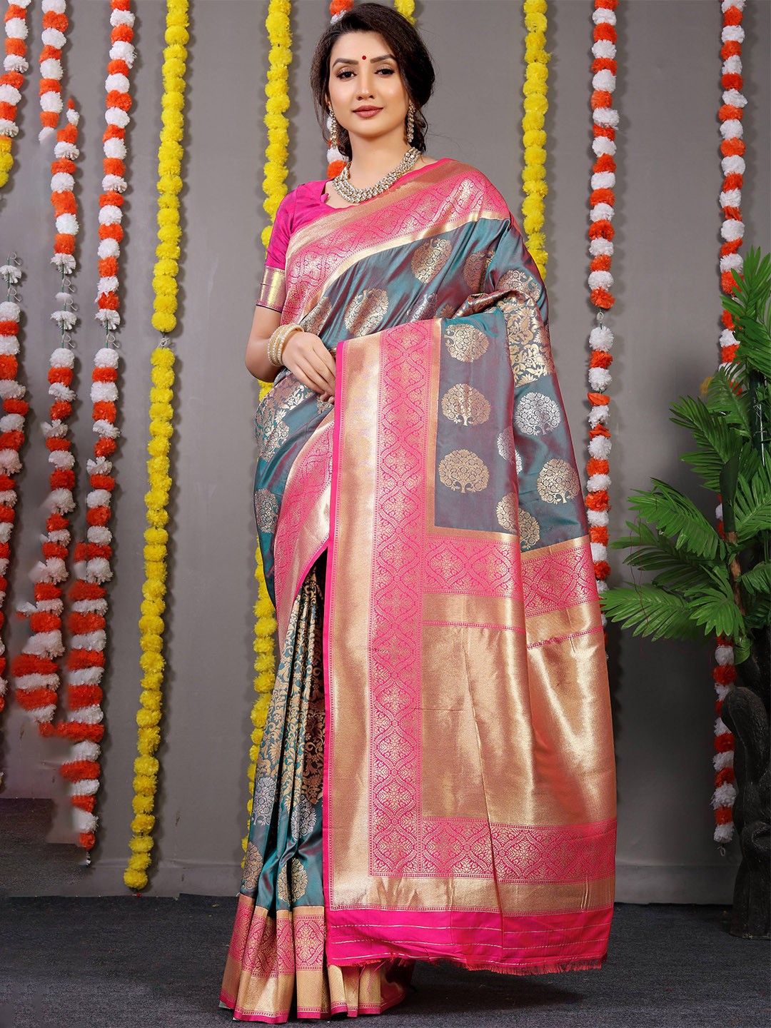 

PATIALAPICKS Ethnic Woven Design Zari Pure Silk Kanjeevaram Saree, Green