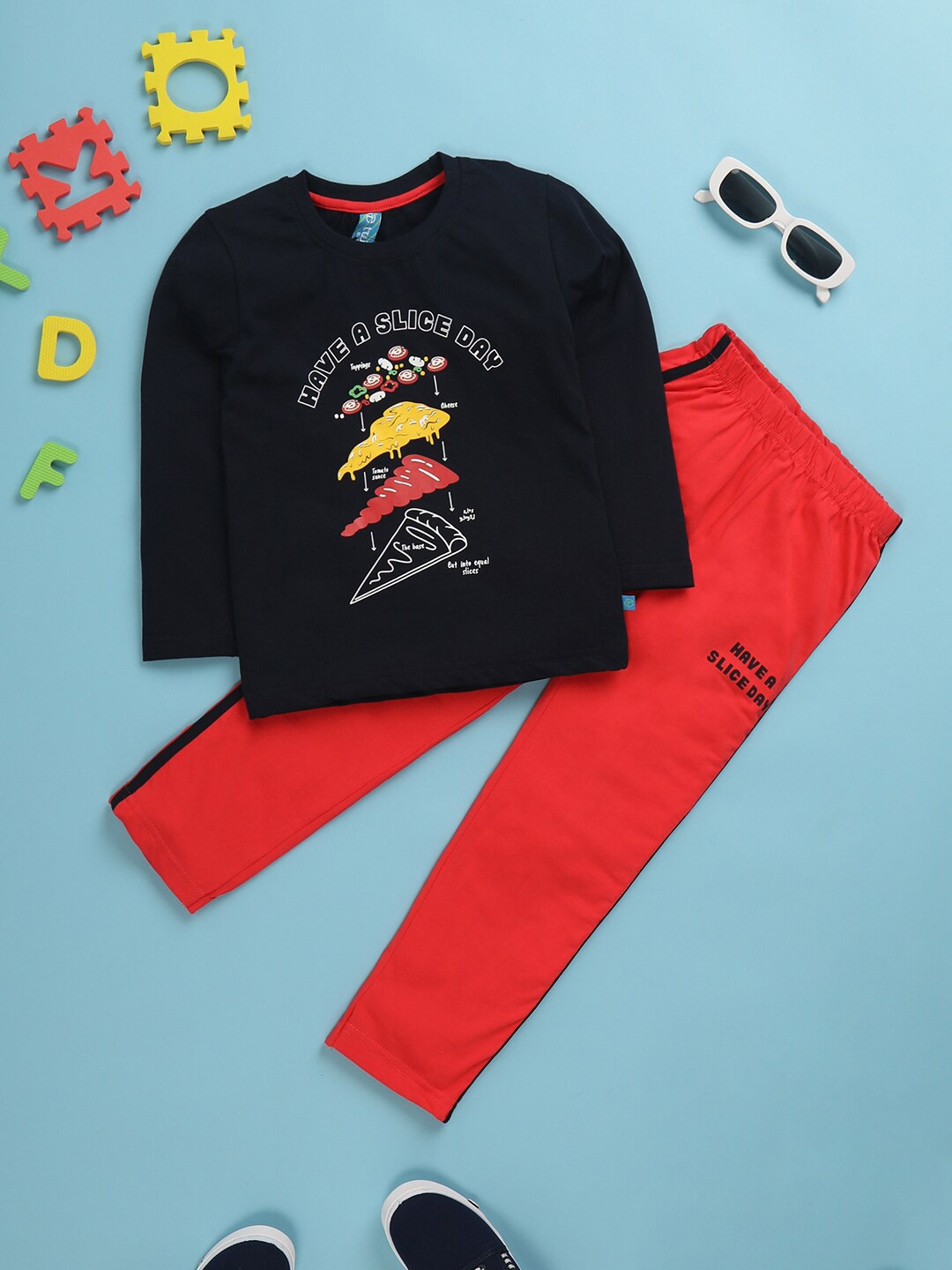 

V-Mart Boys Printed Pure Cotton T-shirt With Pyjamas, Black