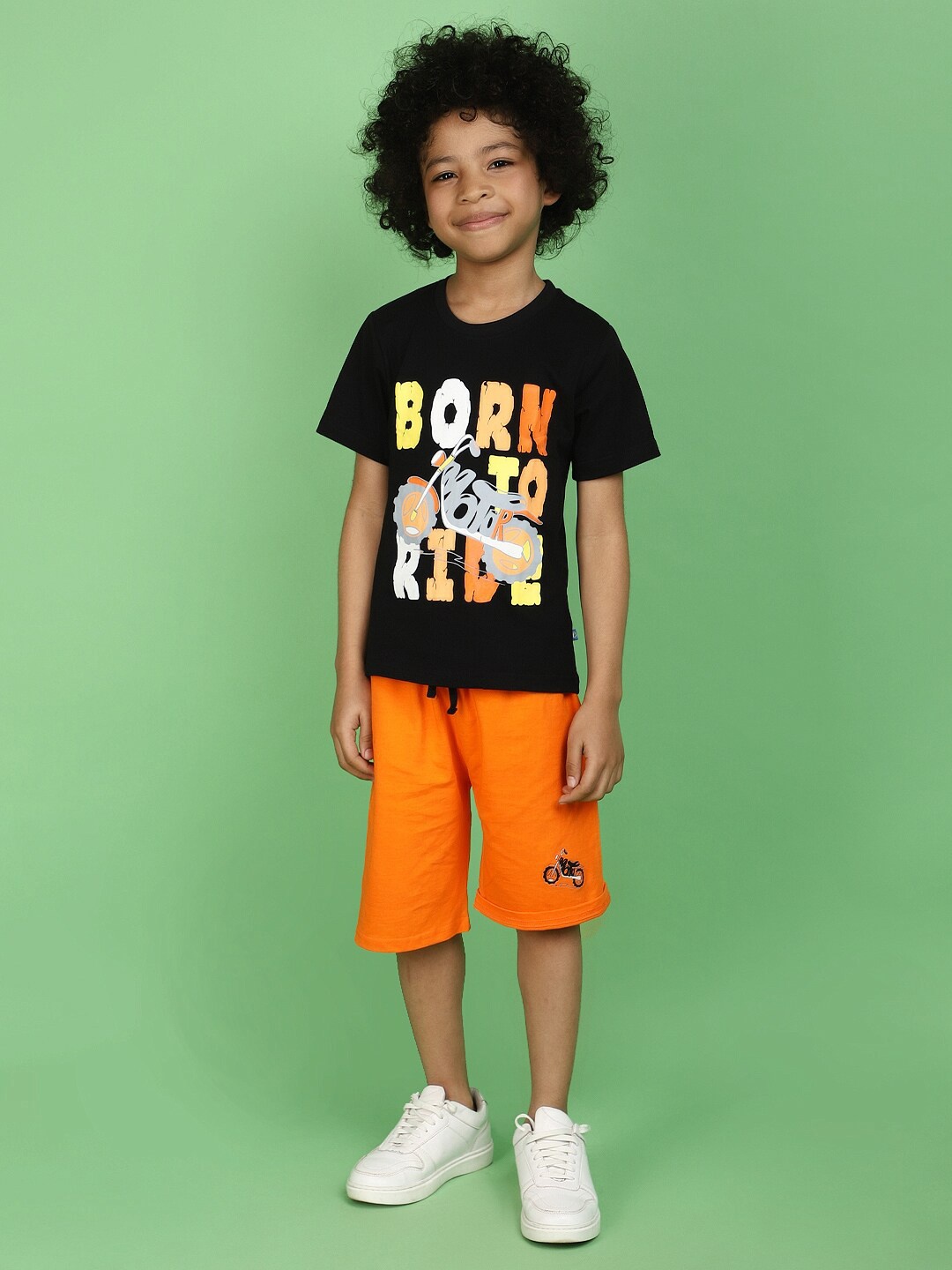

V-Mart Boys Printed Pure Cotton T-shirt With Shorts, Black